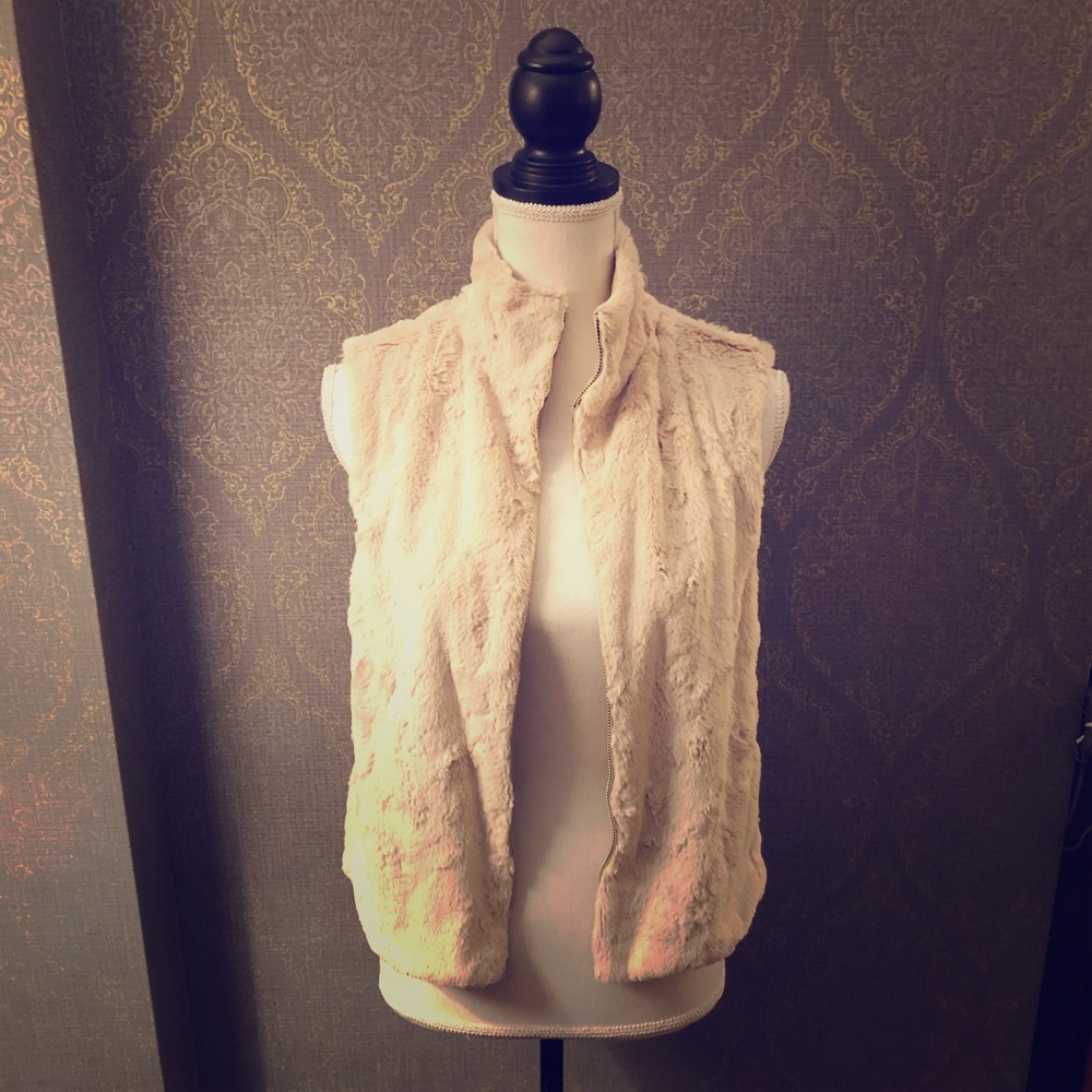 NWOT Faux fur vest by Eight Sixty